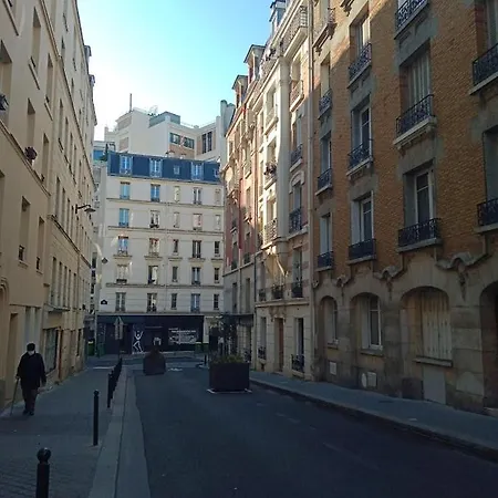 Petite Maison Avec Cour Dans Les Beaux Quartiers-vous Faites Le Menage- Very Good Prices For T-h-e Location But You Have To Clea-n Th-e Flat Appartement *