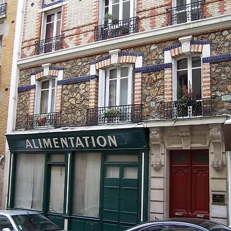 Appartement Petite Maison Avec Cour Dans Les Beaux Quartiers-vous Faites Le Menage- Very Good Prices For T-h-e Location But You Have To Clea-n Th-e Flat *