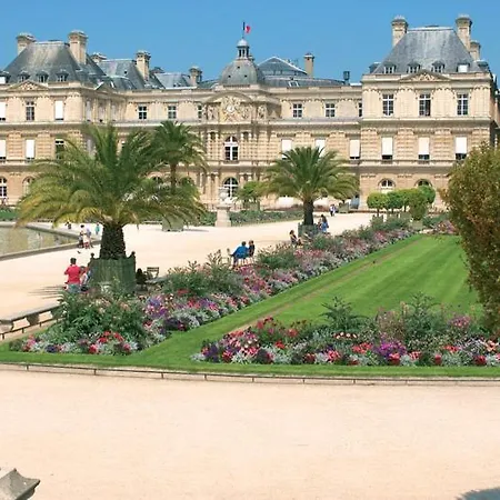 Appartement Petite Maison Avec Cour Dans Les Beaux Quartiers-vous Faites Le Menage- Very Good Prices For T-h-e Location But You Have To Clea-n Th-e Flat Paris