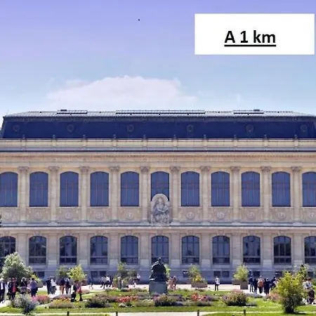 Appartement Petite Maison Avec Cour Dans Les Beaux Quartiers-vous Faites Le Menage- Very Good Prices For T-h-e Location But You Have To Clea-n Th-e Flat Paris