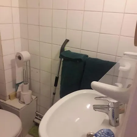 Appartement Petite Maison Avec Cour Dans Les Beaux Quartiers-vous Faites Le Menage- Very Good Prices For T-h-e Location But You Have To Clea-n Th-e Flat