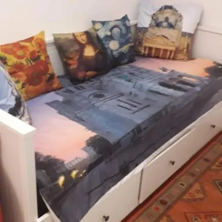 Petite Maison Avec Cour Dans Les Beaux Quartiers-vous Faites Le Menage- Very Good Prices For T-h-e Location But You Have To Clea-n Th-e Flat Appartement *