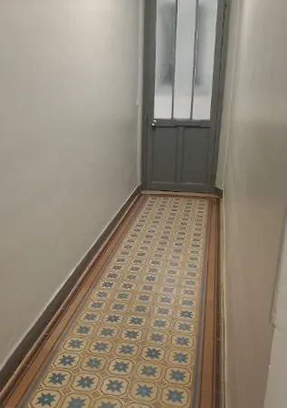 Appartement Petite Maison Avec Cour Dans Les Beaux Quartiers-vous Faites Le Menage- Very Good Prices For T-h-e Location But You Have To Clea-n Th-e Flat *